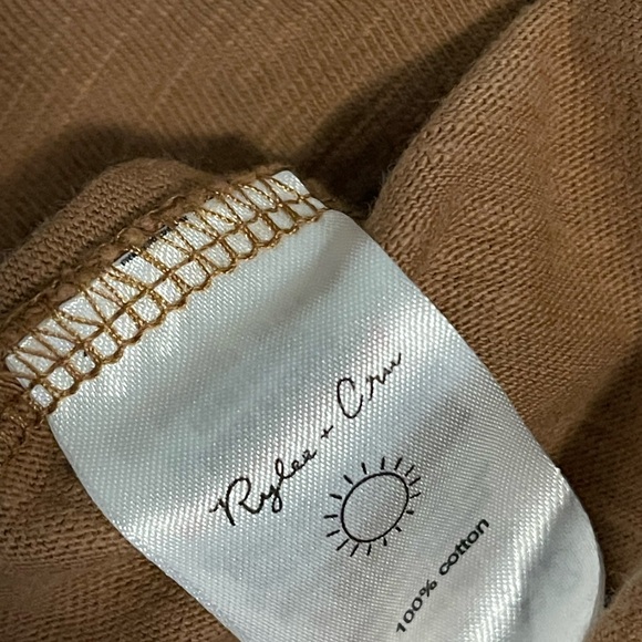 Rylee + Cru Tan Collared Button Romper with side pockets size L - Picture 4 of 4